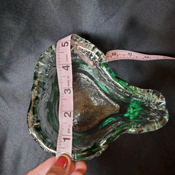 San Miguel Recycled Glass Green Glass Heart-Shaped Decorative Bowl - Picture 3 of 5